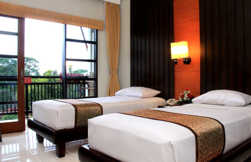 Deluxe Balcony Room